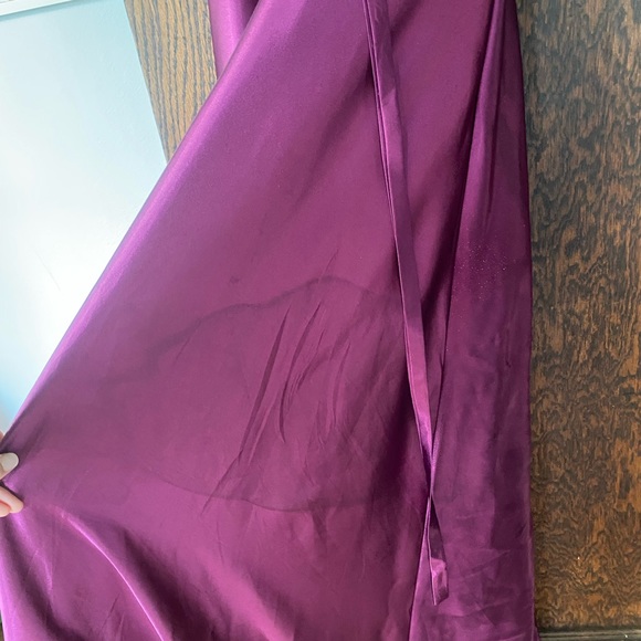 Floor length satin dress - Picture 7 of 12